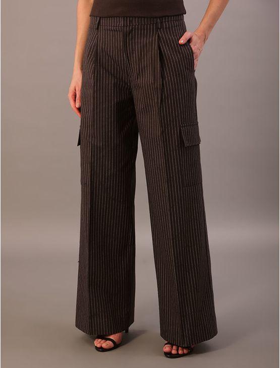 Calça Cargo Calvin Klein Feminino Risca de Giz - Marrom Calça Cargo Calvin Klein Feminino Risca de Giz Marrom 40