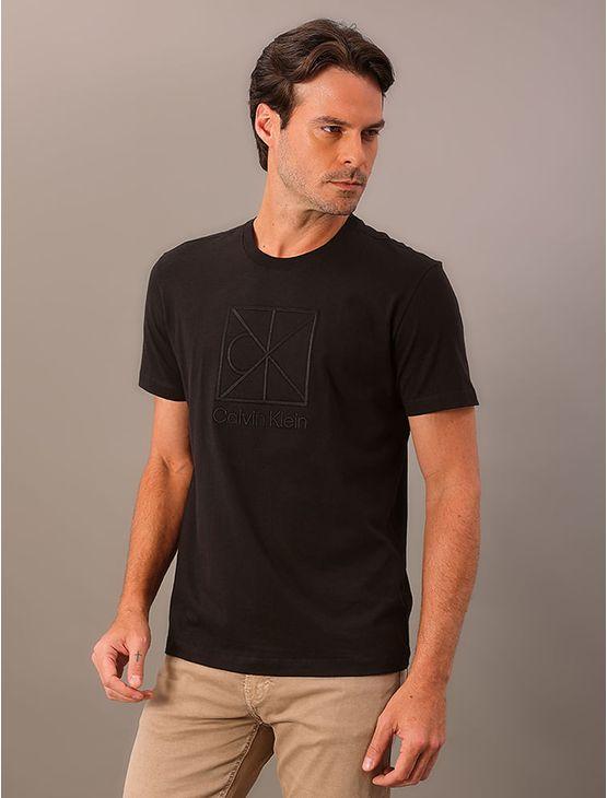 Camiseta Manga Curta Calvin Klein Masculino Aop Emblem Bordado - Preto Camiseta Manga Curta Calvin Klein Masculino Aop Emblem Bordado Preto Pp