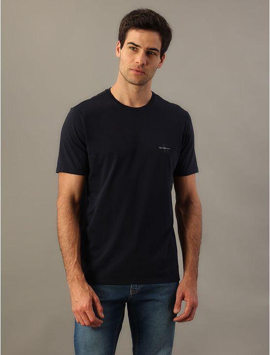 Camiseta Masculina Básica Estampa Logo Reissue No Peito Calvin Klein Jeans - Azul Marinho Camiseta Masculina Básica Estampa Logo Reissue No Peito Calvin Klein Jeans Azul Marinho Ggg