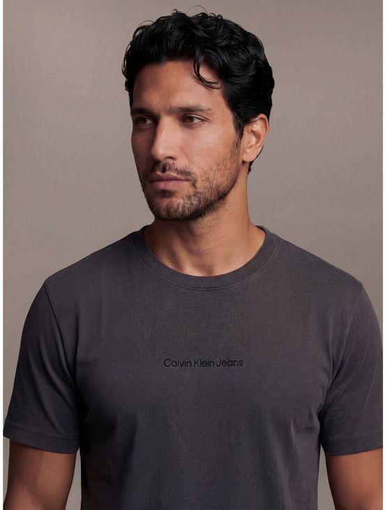 Camiseta Manga Curta Calvin Klein Jeans Masculino Logo Est. 1978 - Chumbo Camiseta Manga Curta Calvin Klein Jeans Masculino Logo Est. 1978 Chumbo p