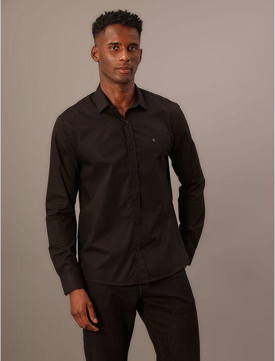 Camisa Manga Longa Regular Lisa Básica Logo No Peito Calvin Klein Jeans - Preto Camisa Manga Longa Regular Lisa Básica Logo No Peito Calvin Klein Jeans Preto m