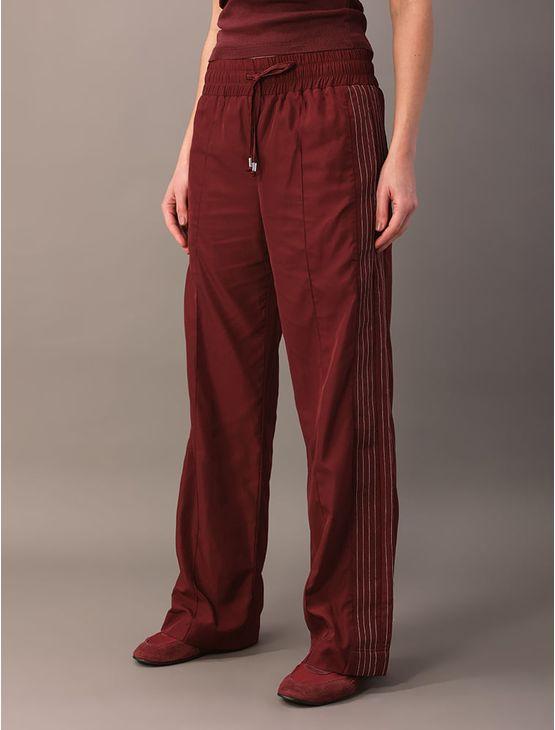 Calça Calvin Klein Jeans Feminino Abertura na Barra e Detalhes - Bordo Calça Calvin Klein Jeans Feminino Abertura na Barra e Detalhes Bordo 38