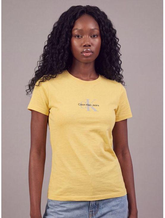 Camiseta Feminina Reissue Centralizado Calvin Klein Jeans - Amarelo Manteiga Camiseta Feminina Reissue Centralizado Calvin Klein Jeans Amarelo Manteiga p