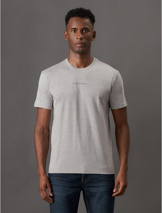 Camiseta Masculina de Algodão Estampa Logo Centralizado Calvin Klein Jeans - Cinza Camiseta Masculina de Algodão Estampa Logo Centralizado Calvin Klein Jeans Cinza m