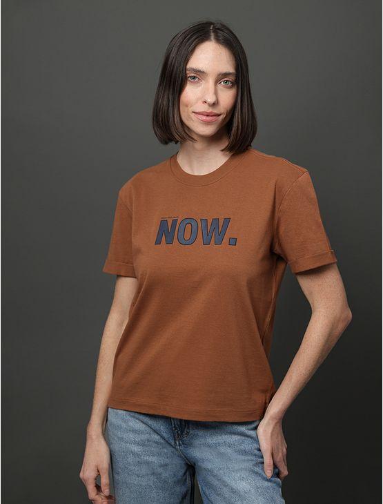 Camiseta Feminina Estampa Now Calvin Klein Jeans - Havana Camiseta Feminina Estampa Now Calvin Klein Jeans Havana p