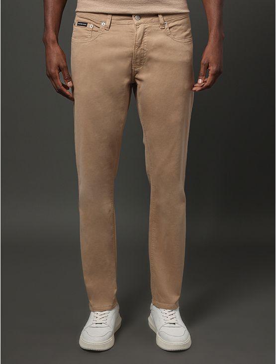 Calça Masculina Color Slim Moletom Calvin Klein Jeans - Caqui Medio Calça Masculina Color Slim Moletom Calvin Klein Jeans Caqui Medio 46