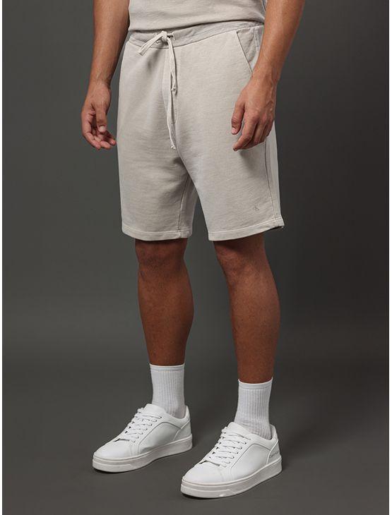 Bermuda Masculina Moletom Monograma Calvin Klein Jeans - Caqui Claro Bermuda Masculina Moletom Monograma Calvin Klein Jeans Caqui Claro p