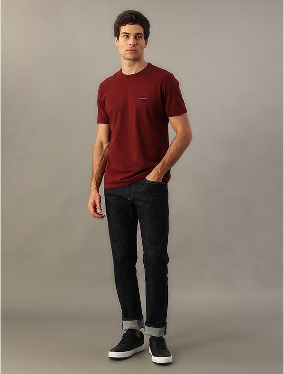 Camiseta Manga Curta Calvin Klein Jeans Masculino Reissue Peito - Bordo Camiseta Manga Curta Calvin Klein Jeans Masculino Reissue Peito Bordo p