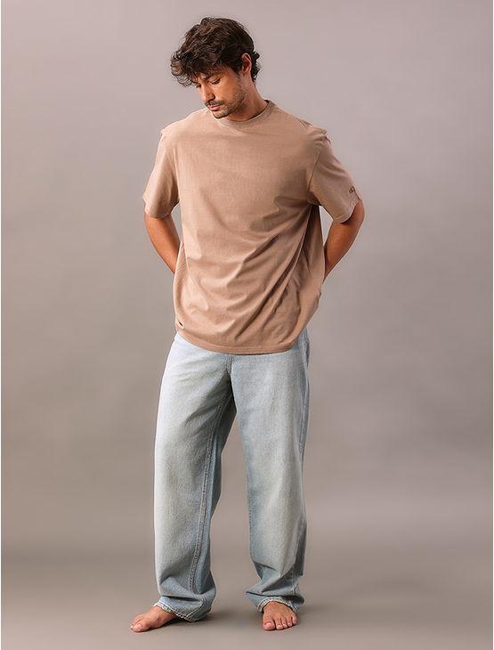 Camiseta Manga Curta Calvin Klein Jeans Masculino Oversized Calvin Klein Manga - Caqui Medio Camiseta Manga Curta Calvin Klein Jeans Masculino Oversized Calvin Klein Manga Caqui Medio p