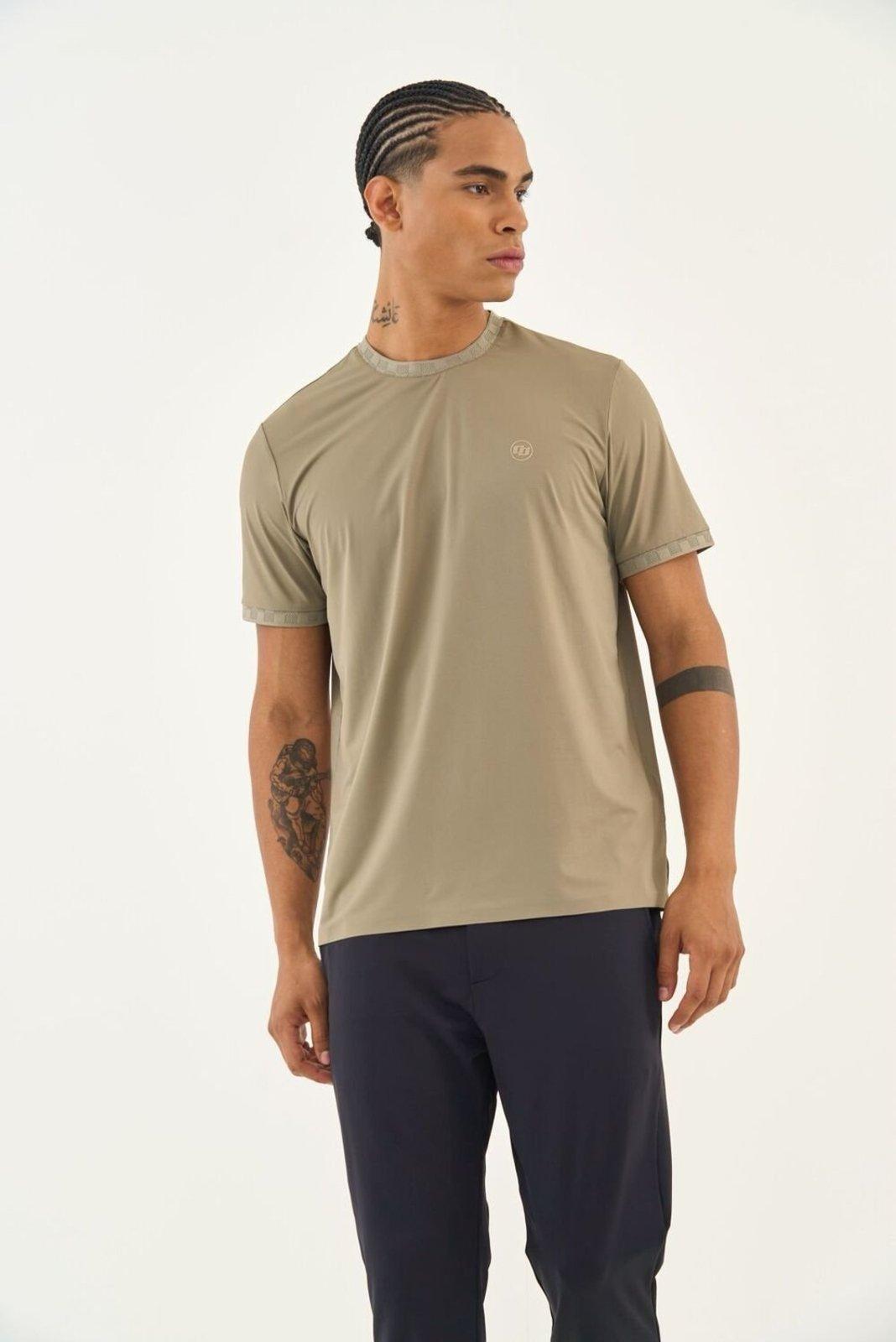 Camiseta Slim Masculina Colcci Bege Sand Castl