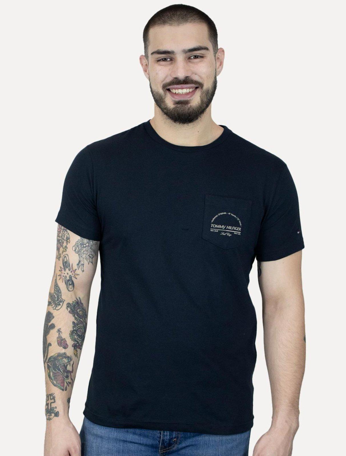 Camiseta Tommy Hilfiger Masculina Arch Pocket Azul Marinho