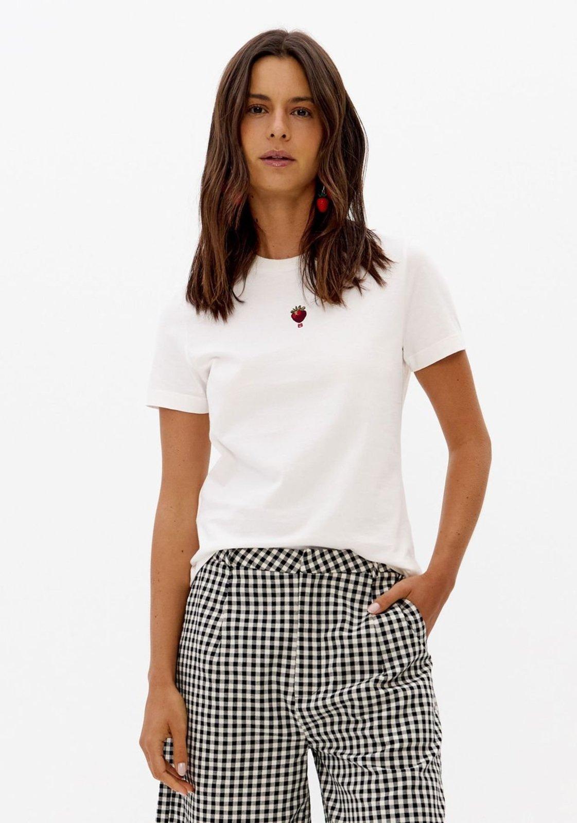 T-Shirt Baby Look Com Bordado Morango Lança Perfume