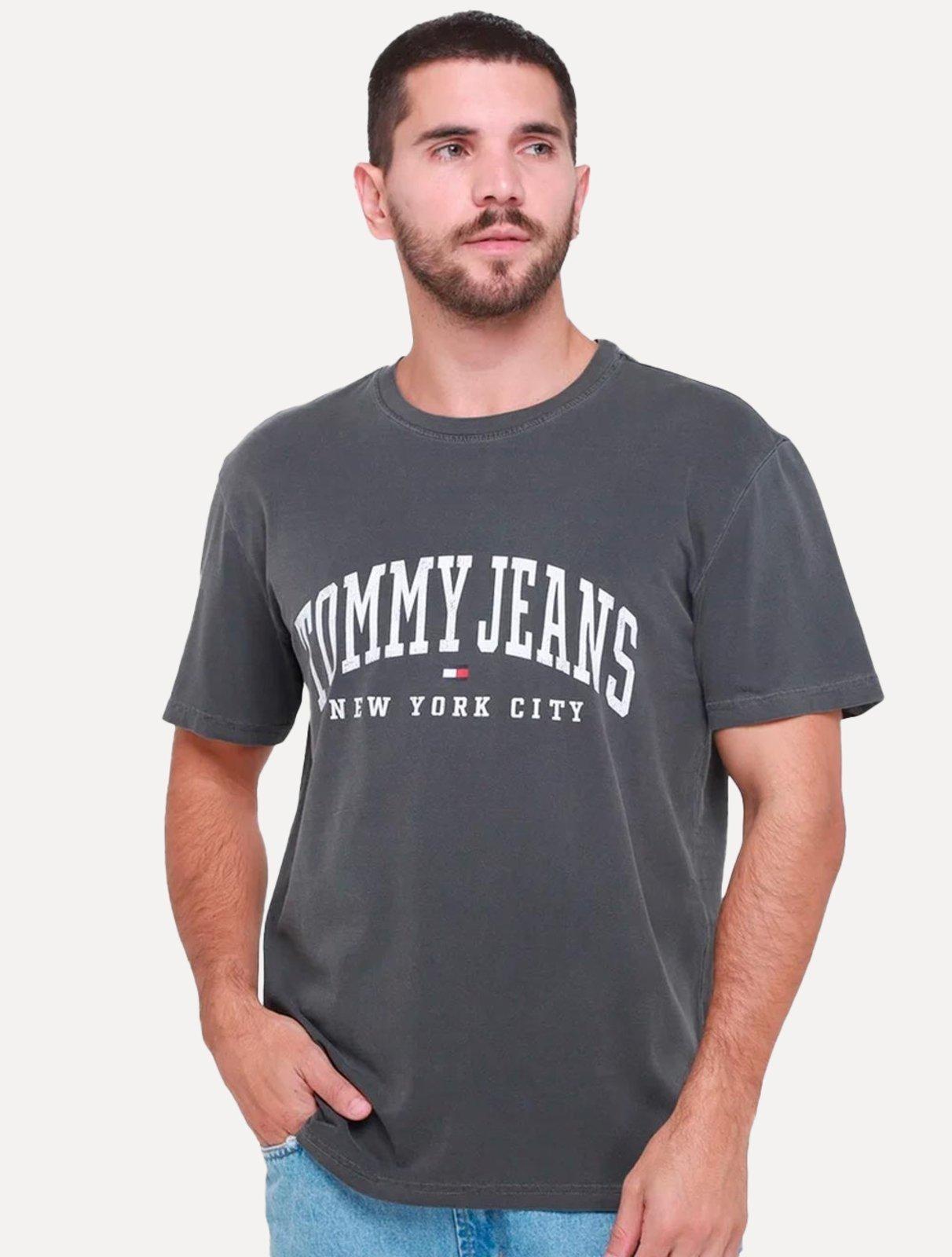 Camiseta Tommy Jeans Masculina Regular Logo Varsity Washed Preto