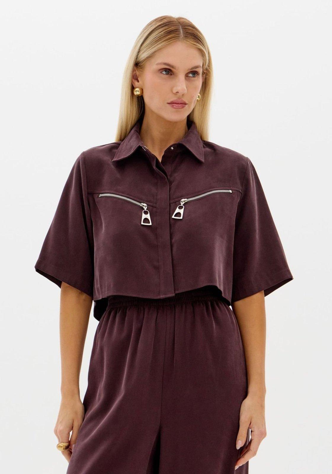 Camisa Cropped Com Manga Curta Lança Perfume