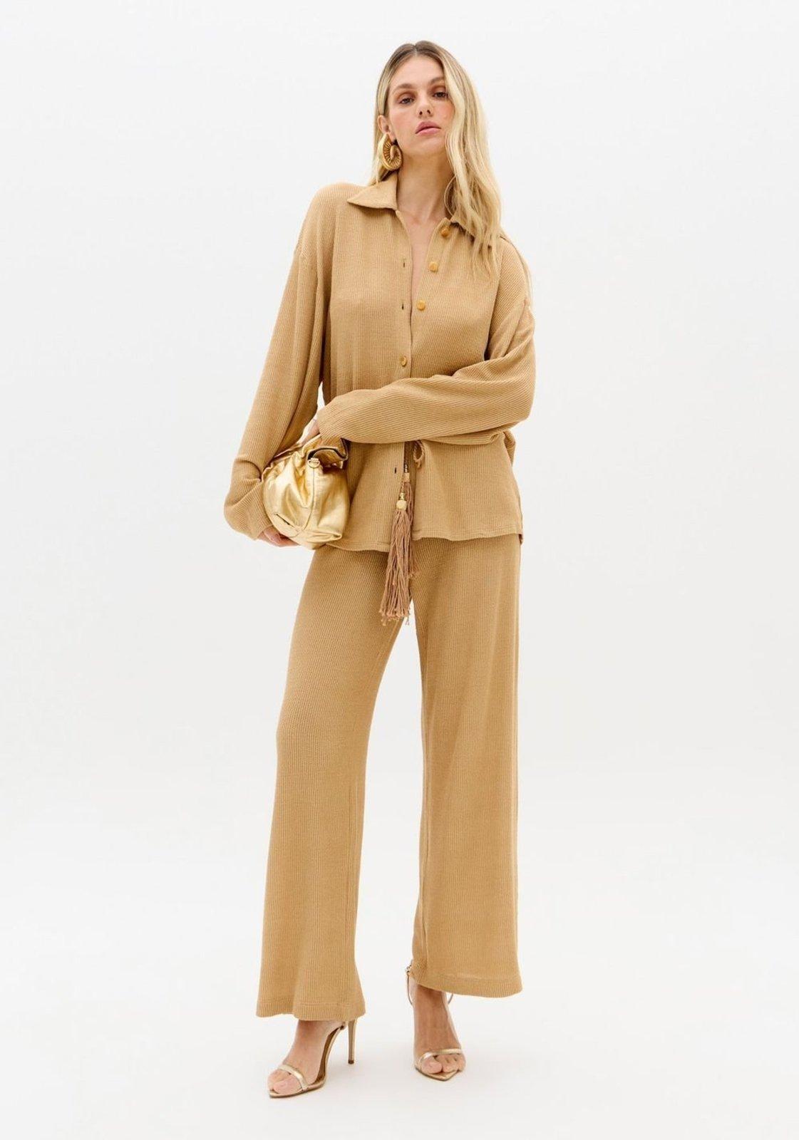 Calça Wide Leg Cintura Alta Com Barbicachos Lança Perfume