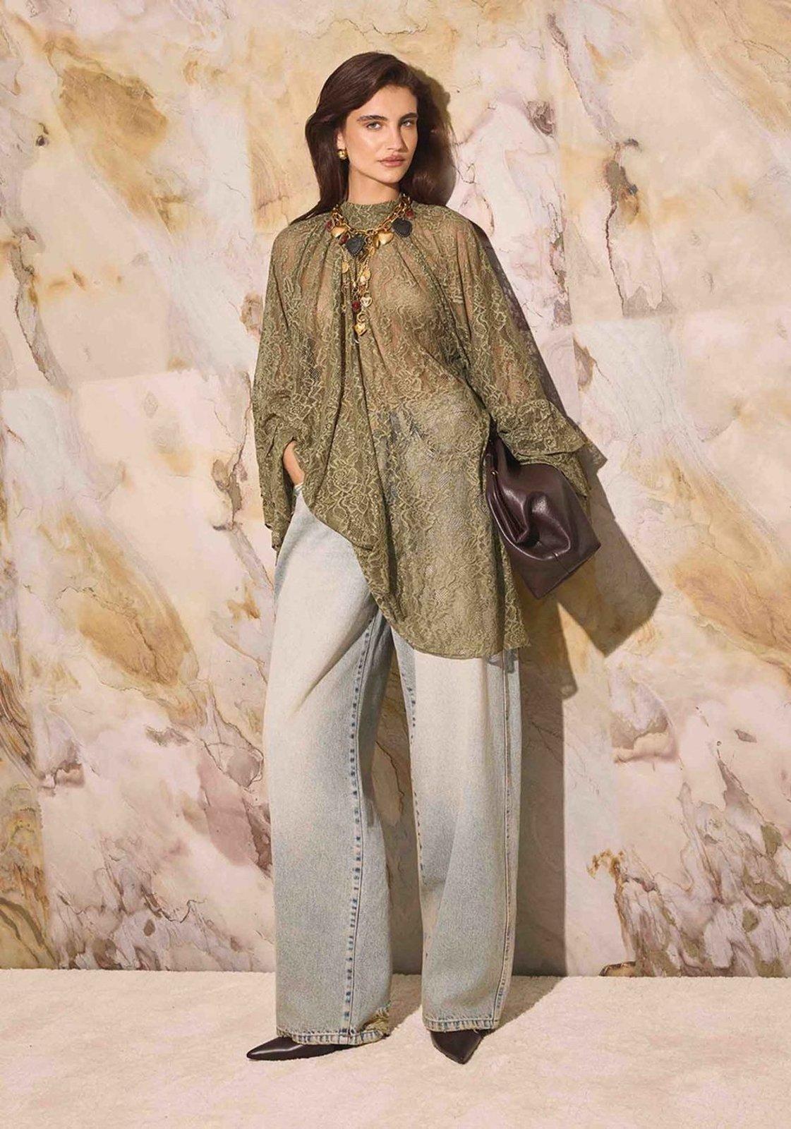 Vestido Curto Amplo Renda Lança Perfume