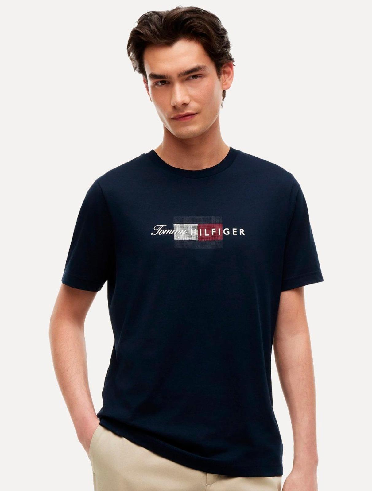 Camiseta Tommy Hilfiger Masculina Brand Love Big Graphic Azul Marinho