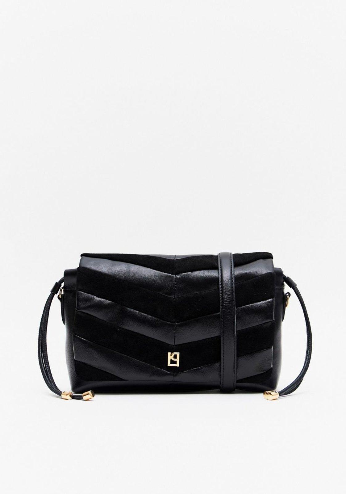 Bolsa Shoulder De Couro Ponteira E Enfeite Lança Perfume