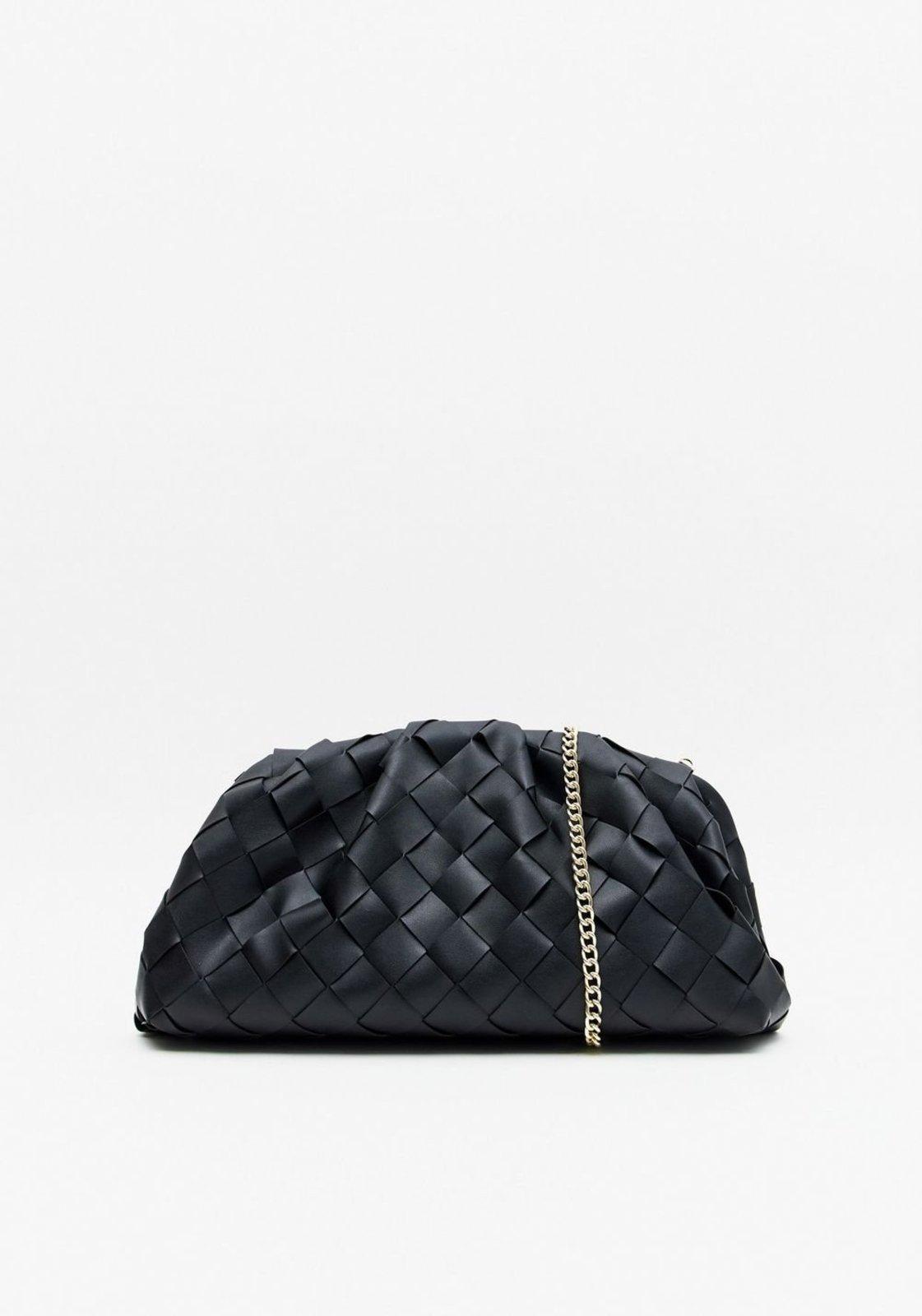 Bolsa Clutch Com Enfeite E Pingente Lança Perfume