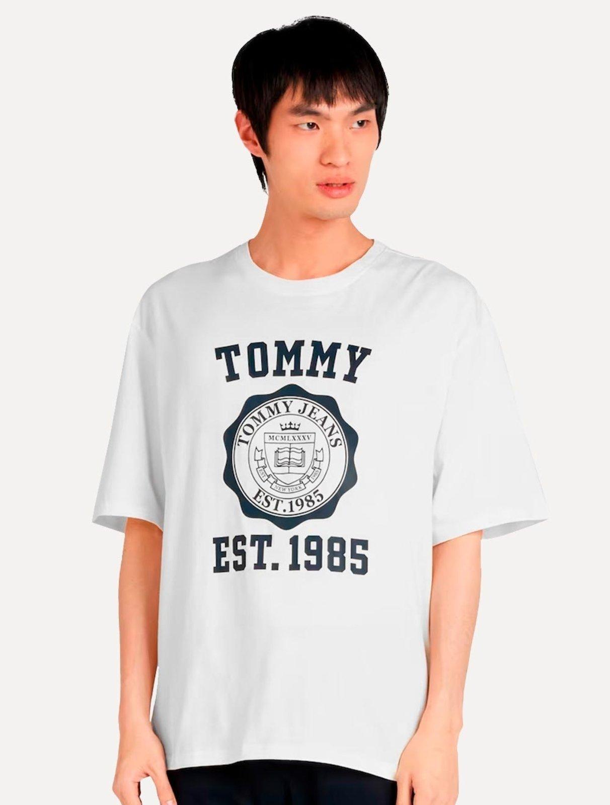 Camiseta Tommy Jeans Masculina Oversized Varsity Badge Branca