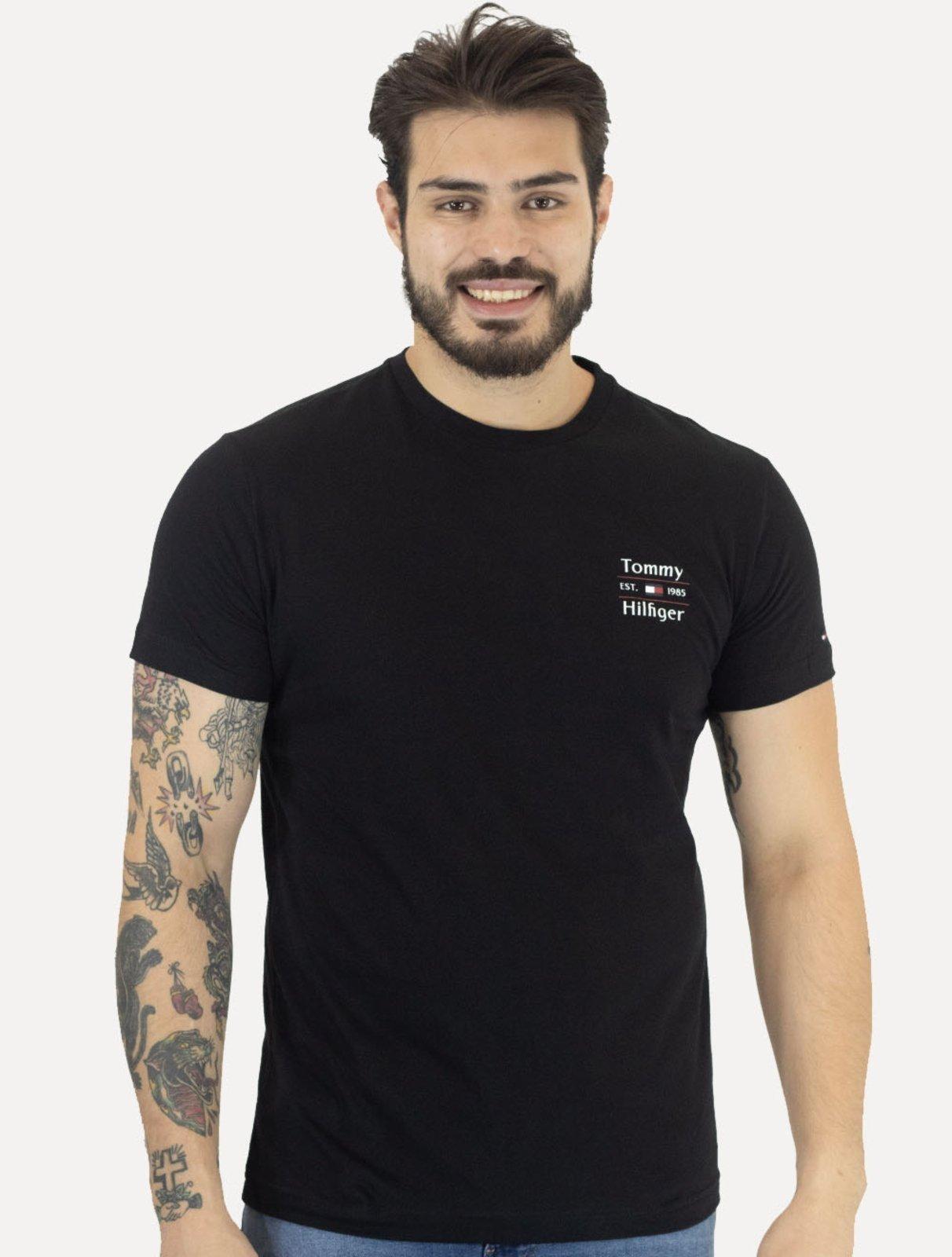 Camiseta Tommy Hilfiger Masculina Regular Stack Preta