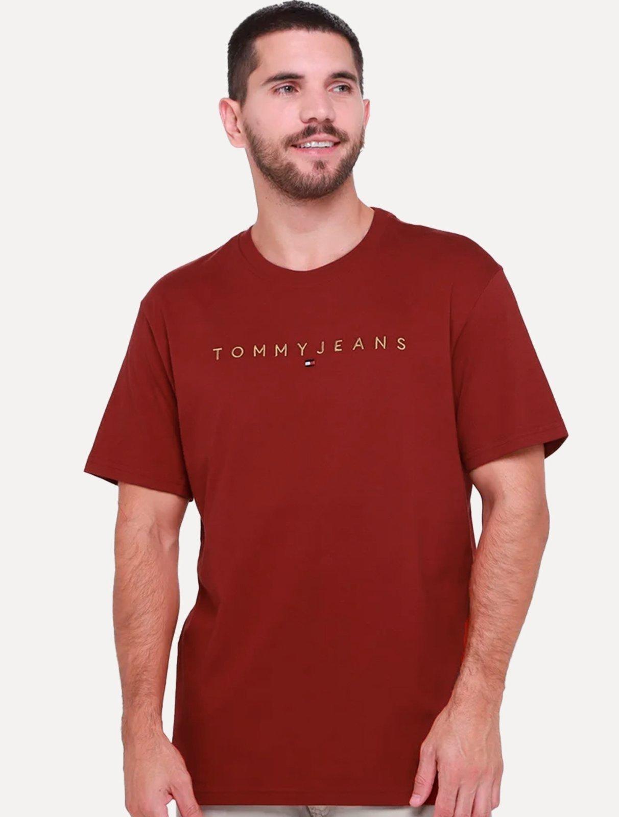 Camiseta Tommy Jeans Masculina Core Linear Gold Logo Vermelho Escuro