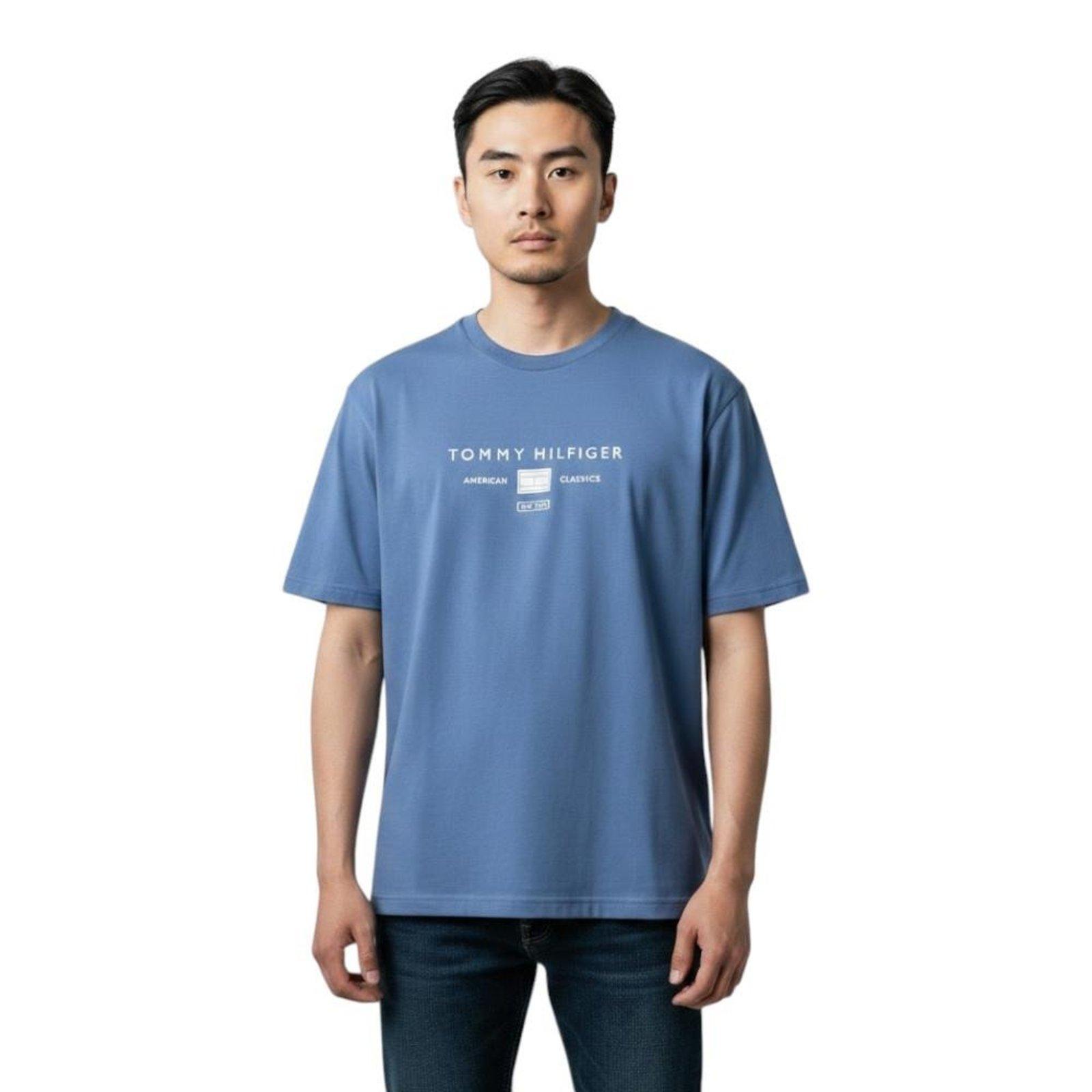 Camiseta Tommy Hilfiger Brand Love Mono Stack Azul Claro