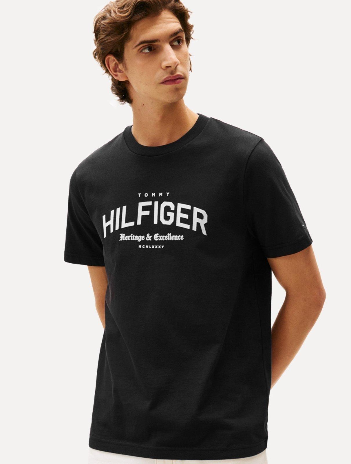 Camiseta Tommy Hilfiger Masculina Regular Logo Arch Preta
