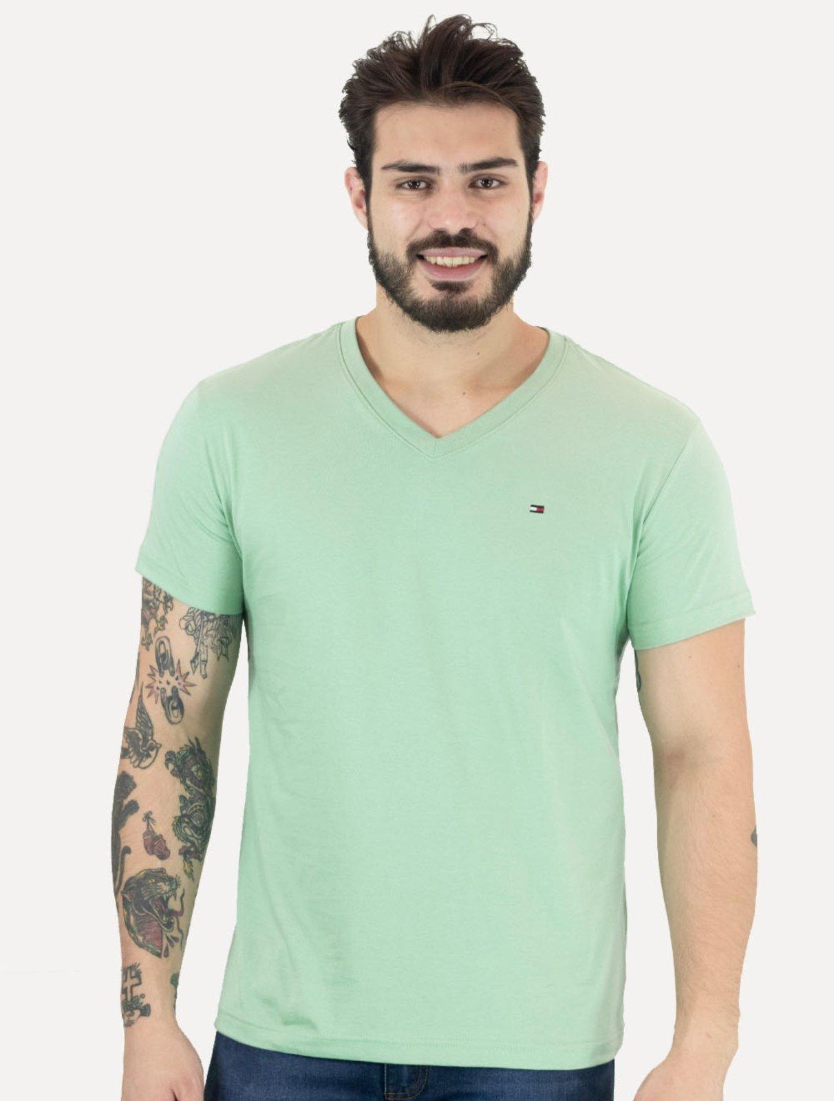 Camiseta Tommy Hilfiger Masculina Essential V-Neck Verde Claro