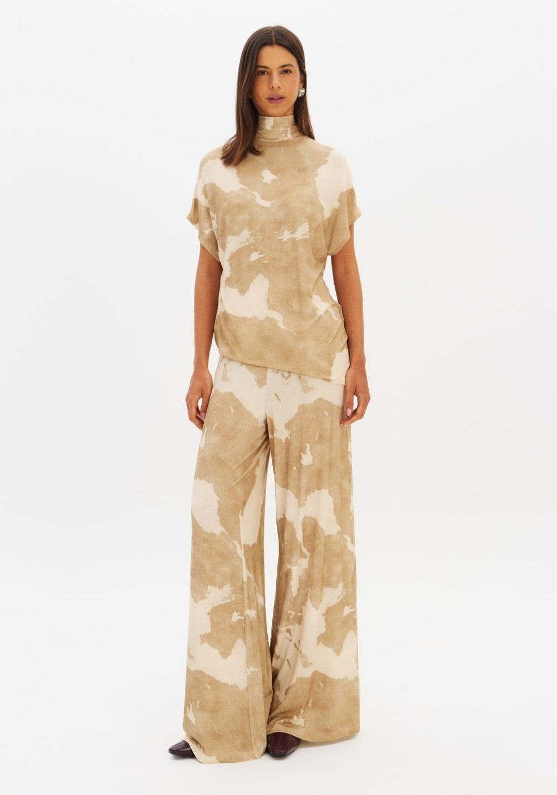 Calça Wide Leg Cintura Alta Estampada Lança Perfume