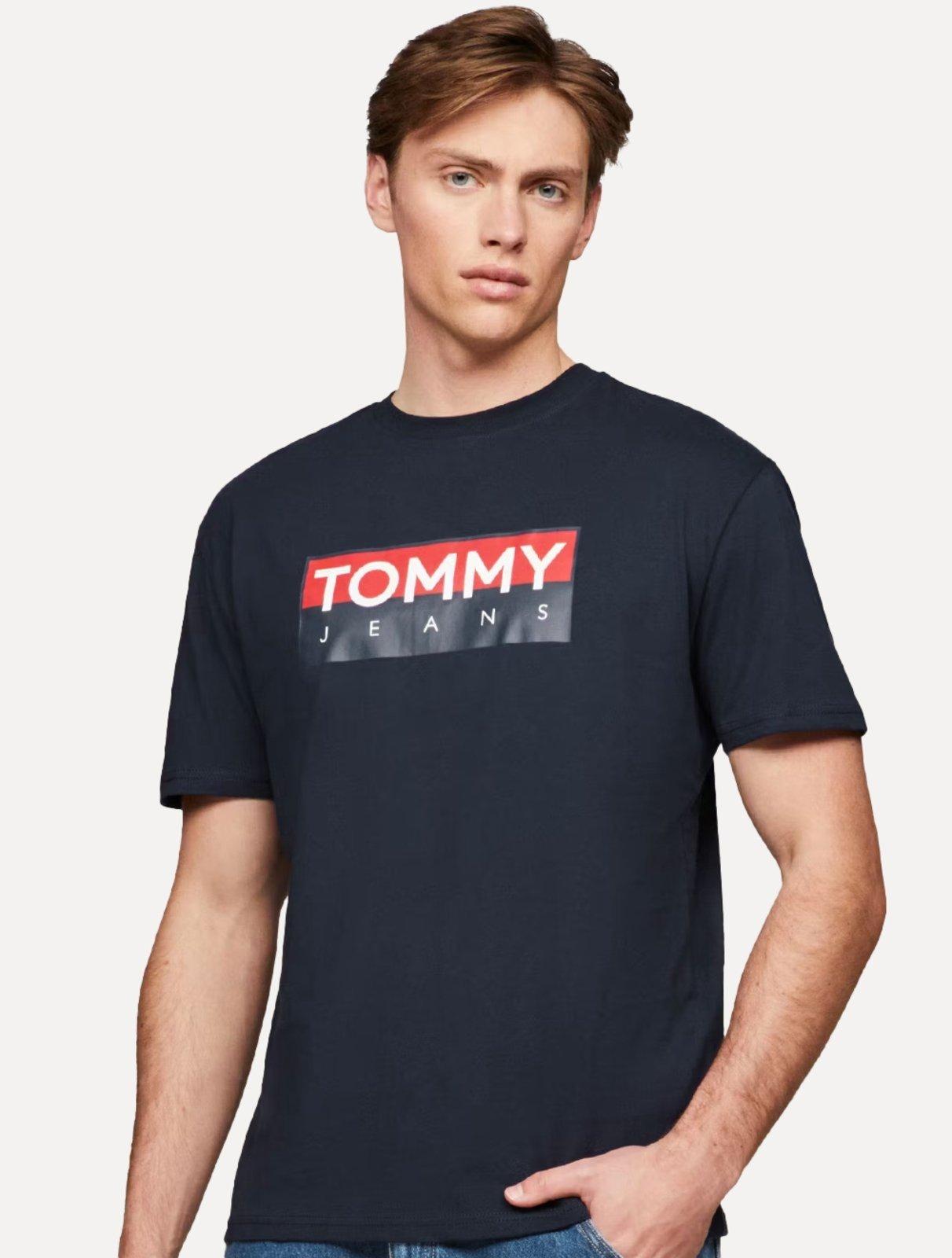 Camiseta Tommy Jeans Masculina Regular Entire Logo Azul Marinho