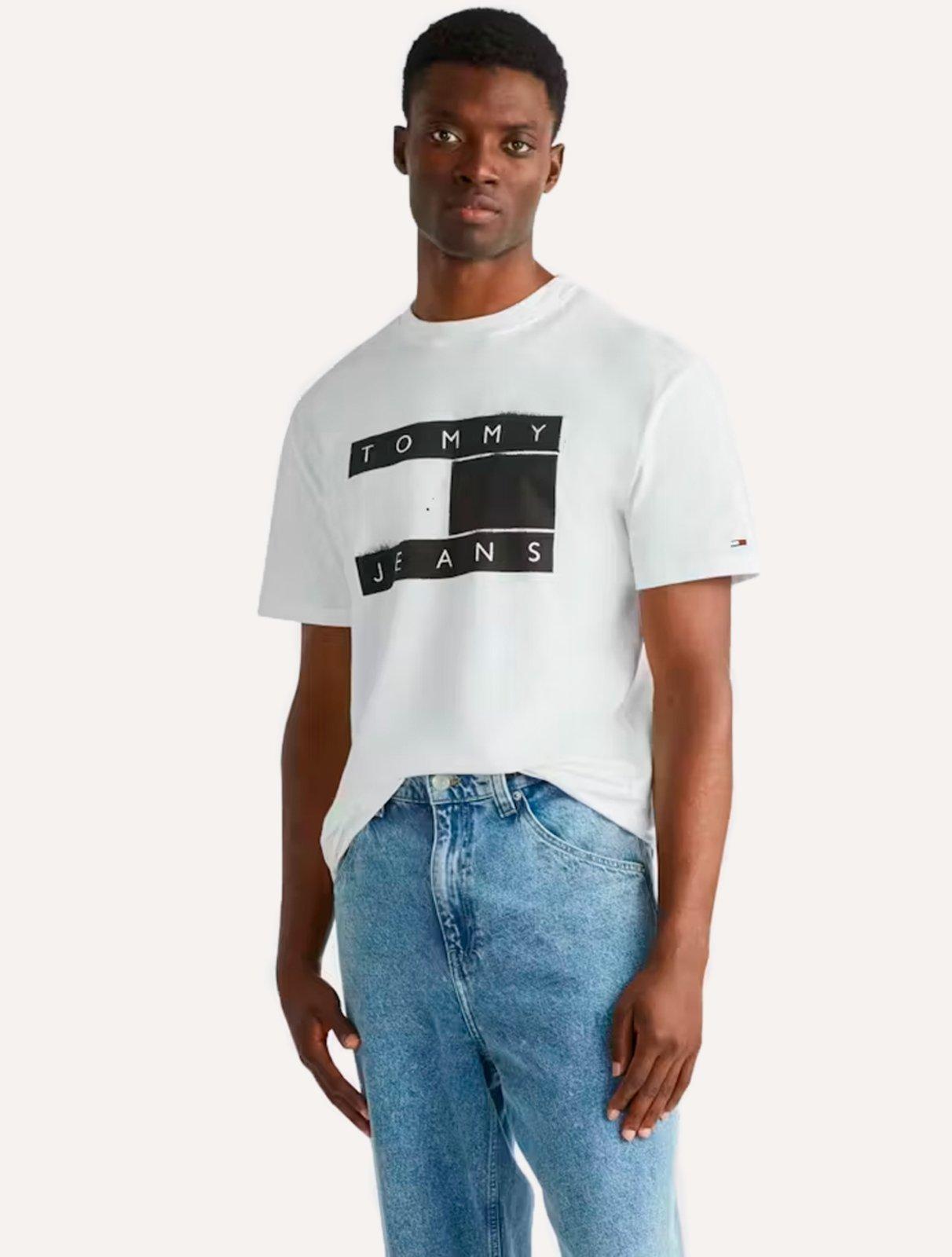 Camiseta Tommy Jeans Masculina Classic Spray Flag Branca