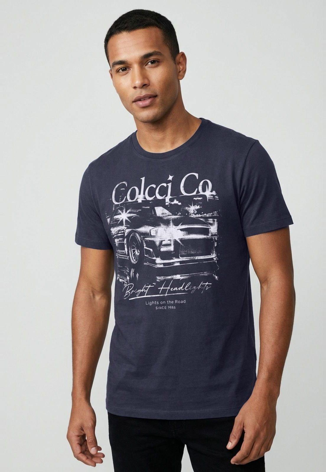 Camiseta Masculina Colcci Estampa Automobilística Azul Marinho