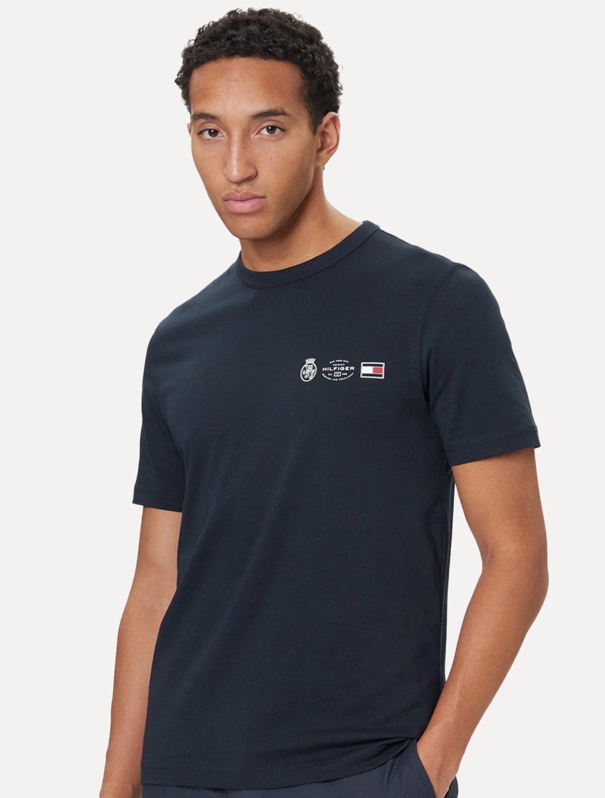 Camiseta Tommy Hilfiger Masculina Regular Small Crest Outline Azul Marinho