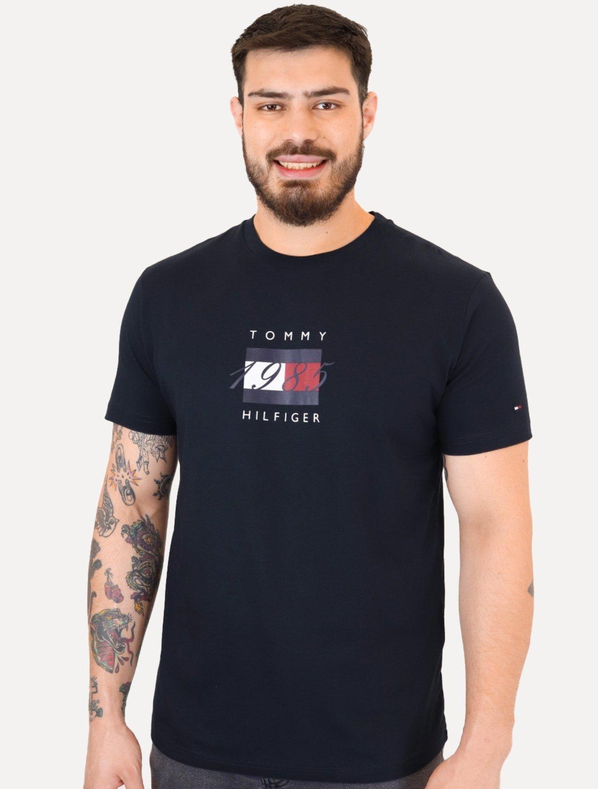 Camiseta Tommy Hilfiger Masculina Linear Flag Graphic Azul Marinho