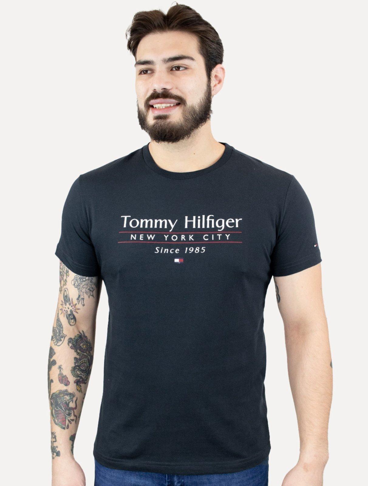 Camiseta Tommy Hilfiger Masculina Center Stack Azul Marinho