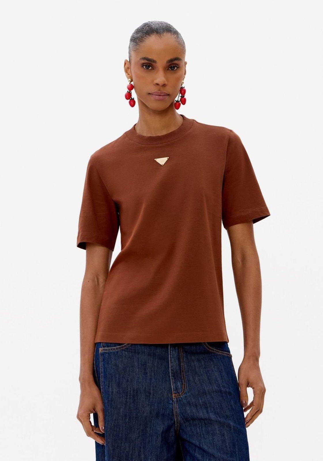 T-Shirt Manga Curta Com Placa Lança Perfume