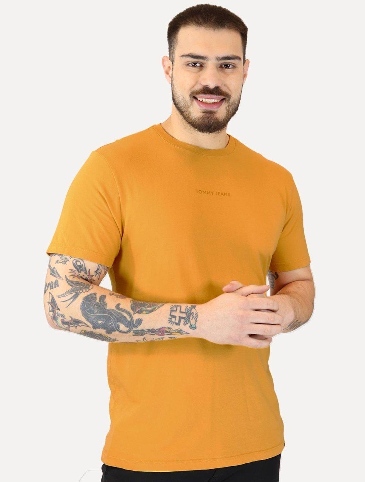 Camiseta Tommy Jeans Masculina Linear Gel Mostarda