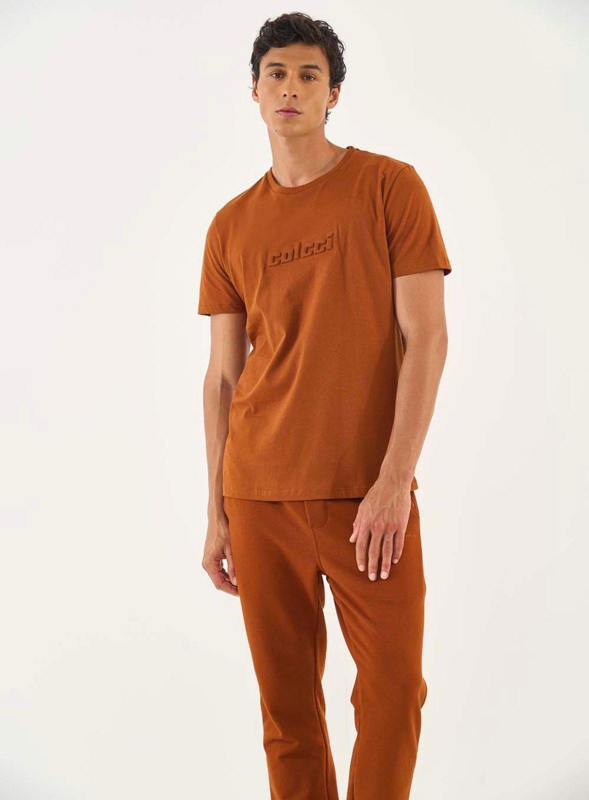 Camiseta Slim Com Logo Em Alto Relevo