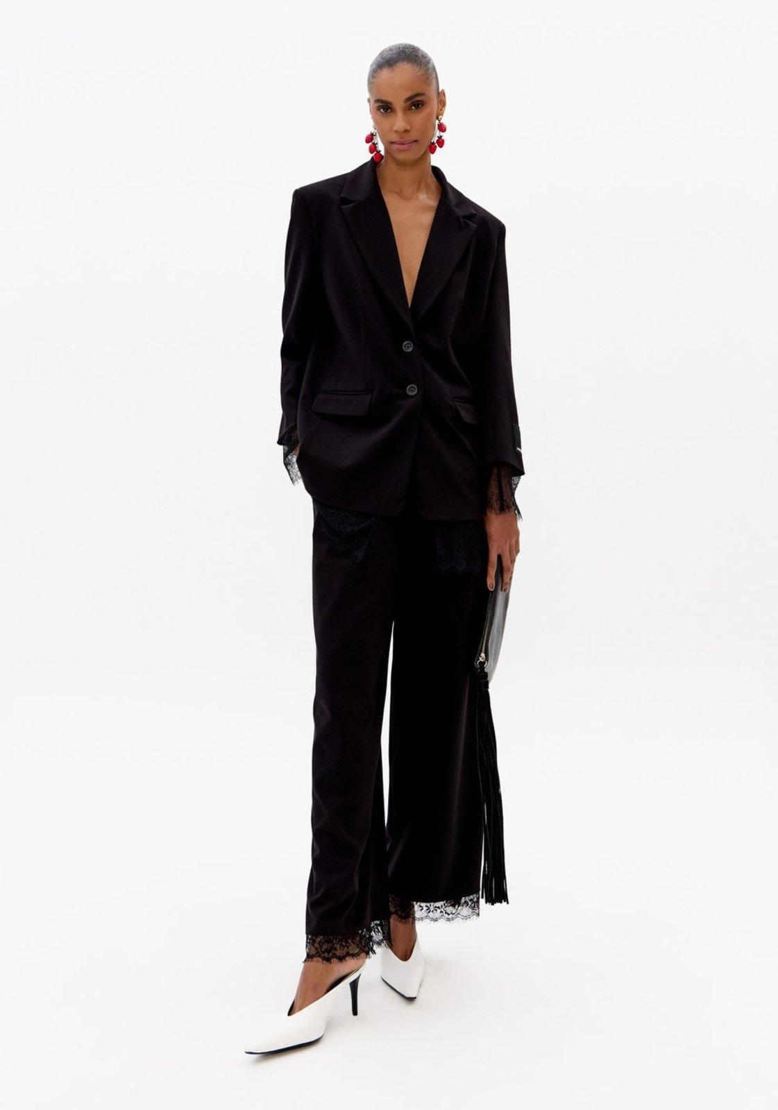 Blazer Regular Alongado Com Renda Lança Perfume