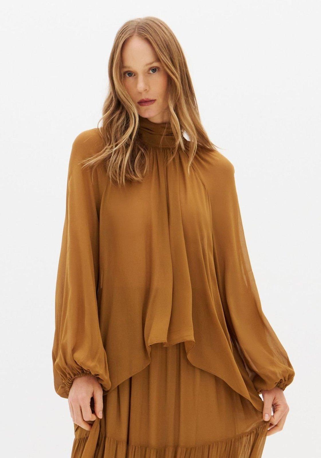 Blusa Manga Longa Gola Alta De Chiffon Lança Perfume