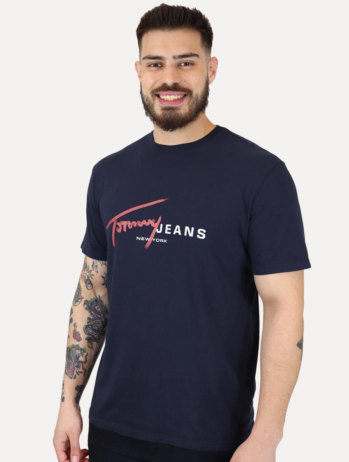 Camiseta Tommy Jeans Signature NY Center Azul Marinho