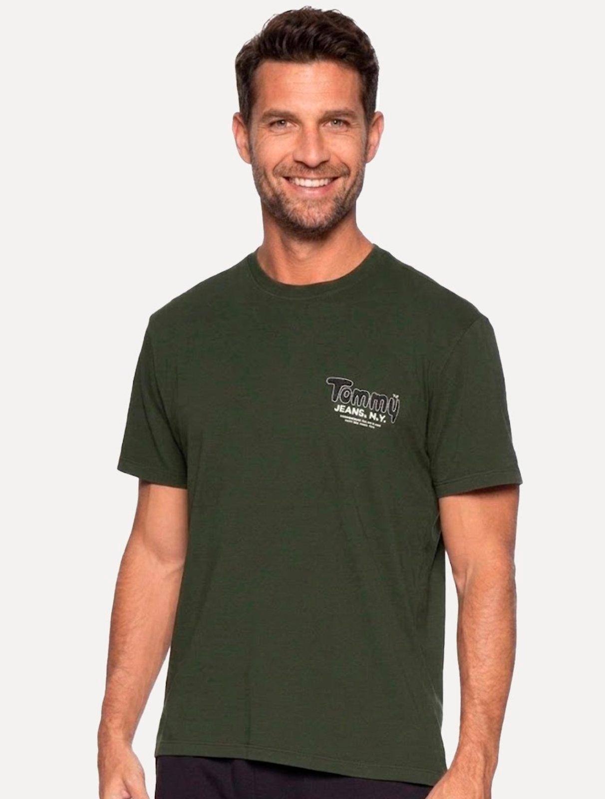 Camiseta Tommy Jeans Masculina Slim Font Play Verde Musgo