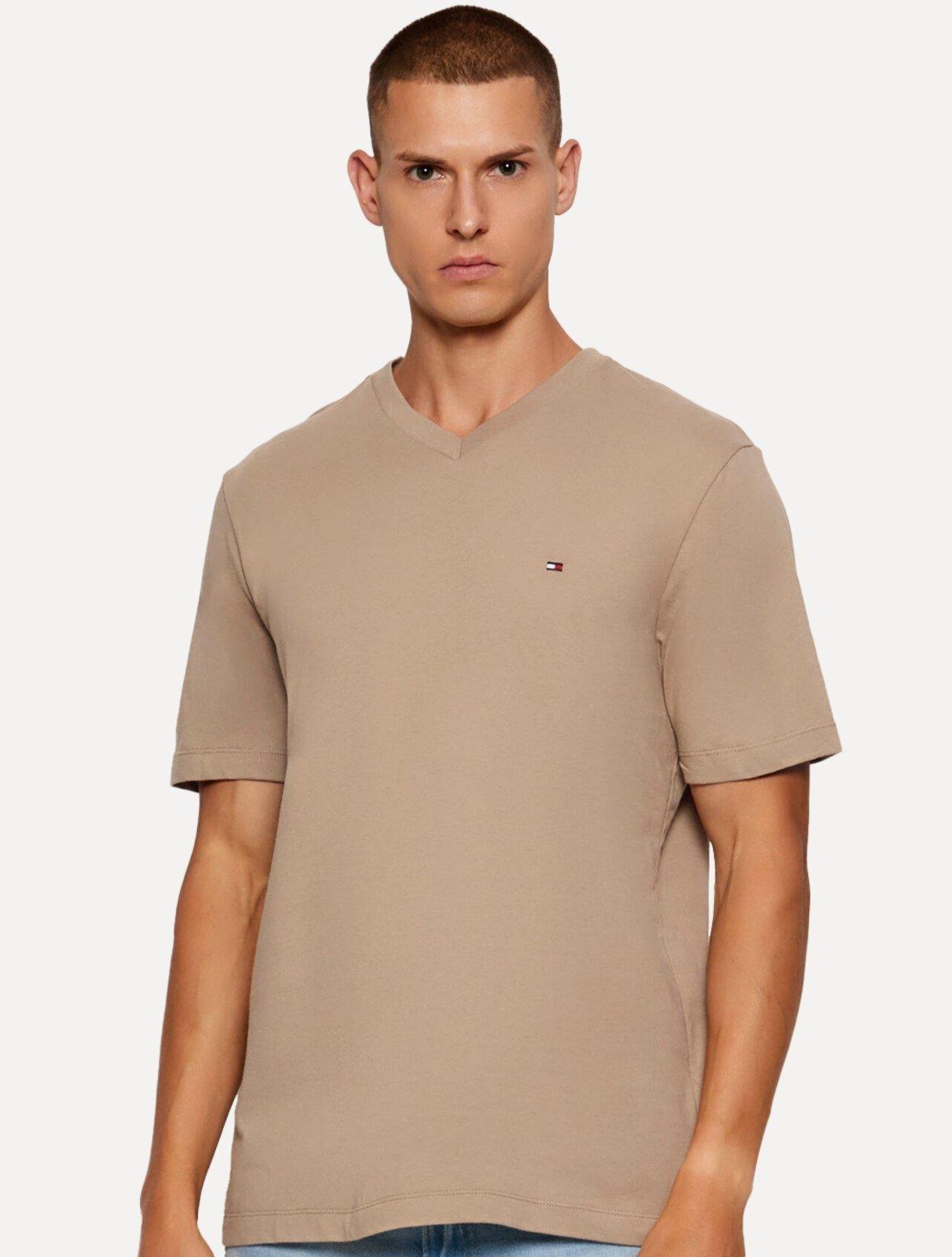 Camiseta Tommy Hilfiger Masculina Essential V-Neck Marrom Claro