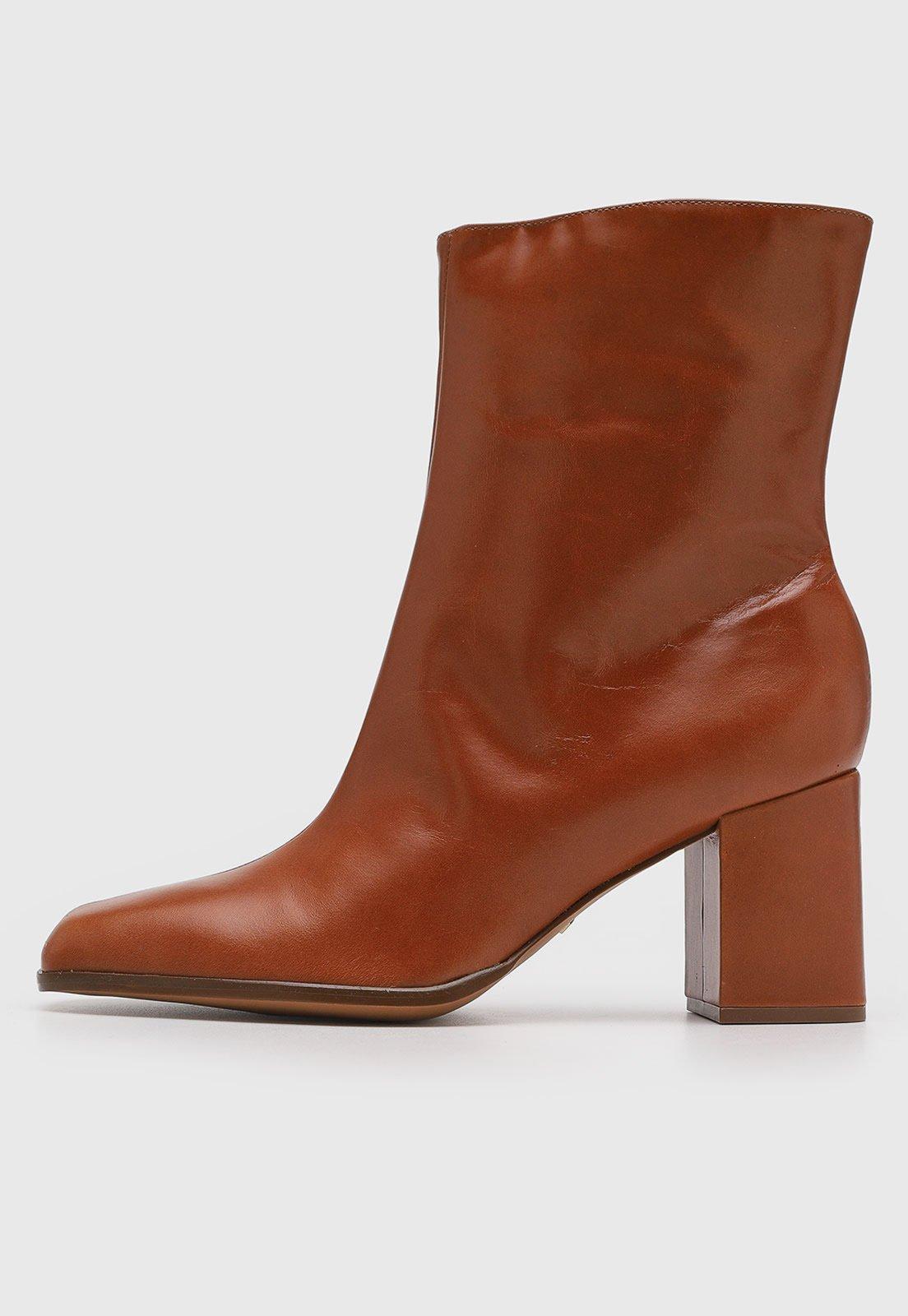 Bota Feminina Arezzo Cano Baixo Marrom