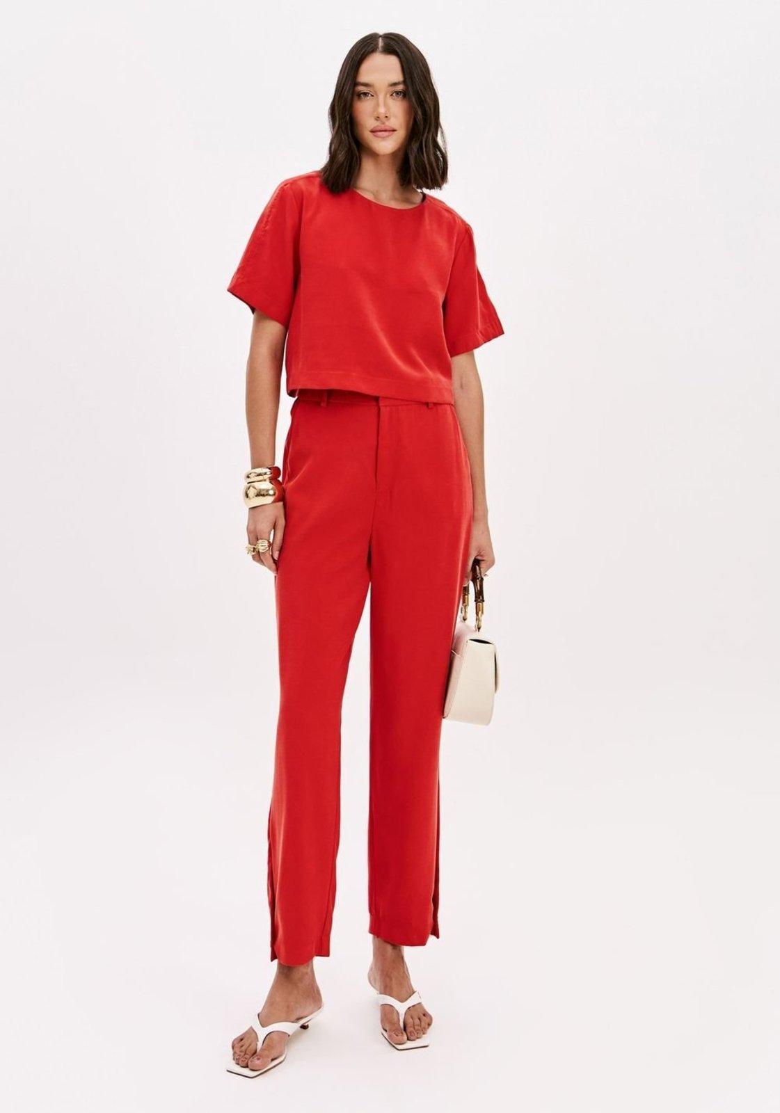 Calça Carrot Cintura Média Com Bolsos Lança Perfume